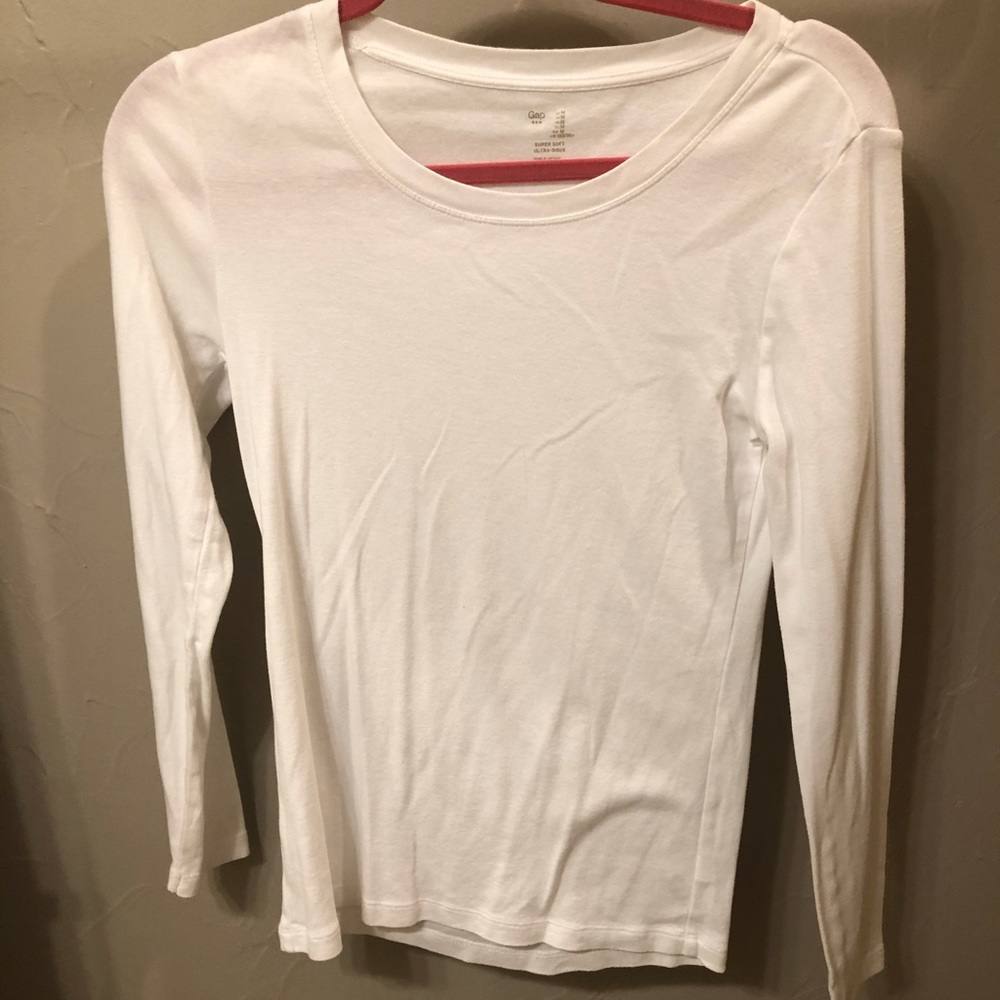 Gap white top